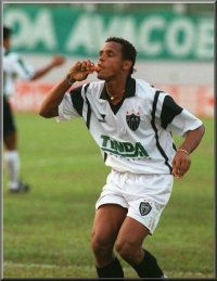 Edmilson snacking on the shorts